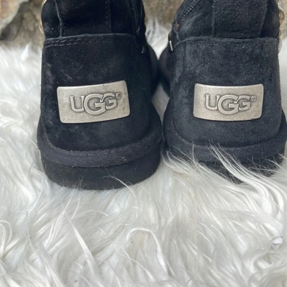 UGG lining missing closes